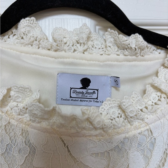 Dainty Jewells Cream Lace Dress - Picture 4 of 8